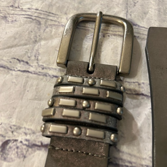 CALVIN KLEIN JEANS VEGAN LEATHER GREY WITH METALLIC SHINE SILVER BUCKLE SIZE S - Picture 3 of 11